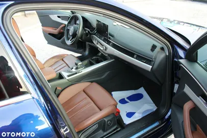Car image 40