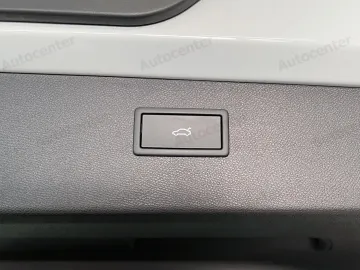 Car image 34