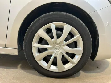 Car image 29