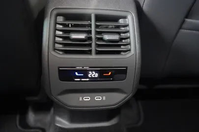 Car image 32