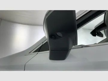 Car image 49
