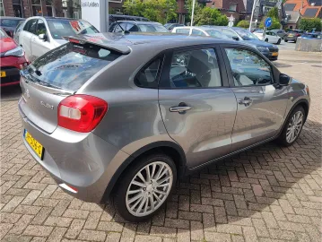 Car image 3