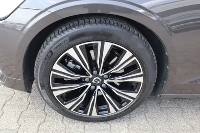 Car image 26