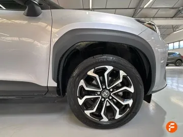 Car image 32