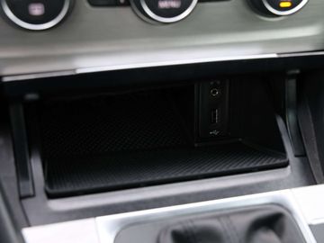 Car image 37