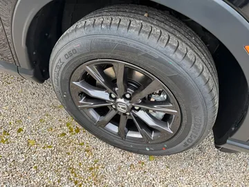 Car image 25