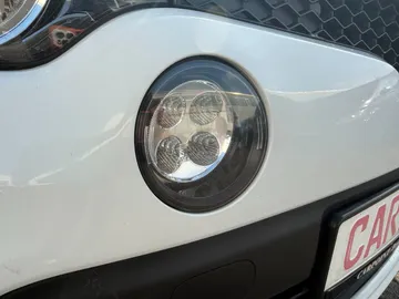 Car image 32