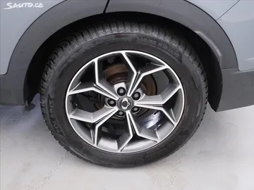 Car image 25