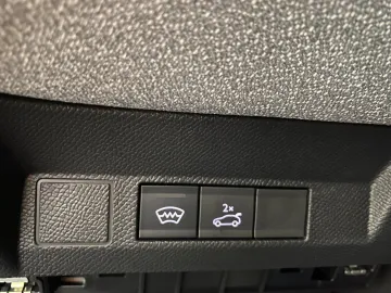 Car image 34