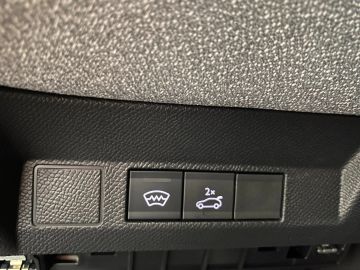 Car image 34