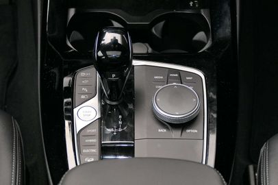 Car image 32