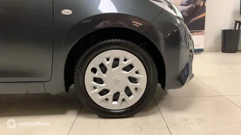 Car image 20