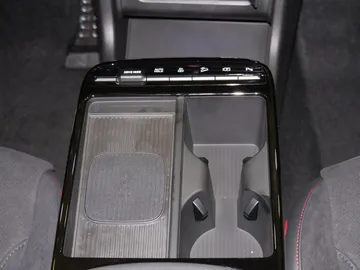 Car image 24