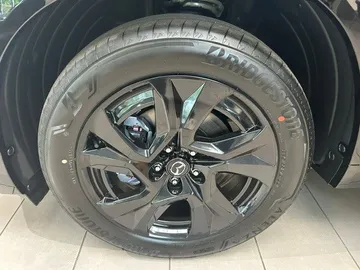 Car image 27