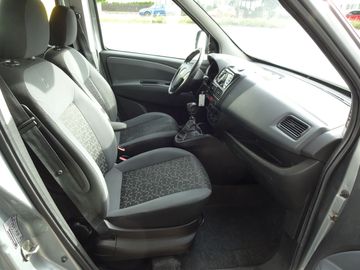 Car image 16