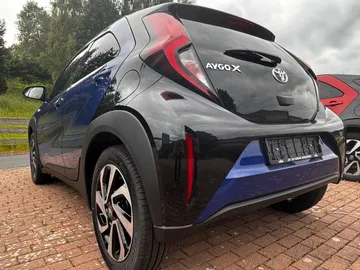 Car image 17