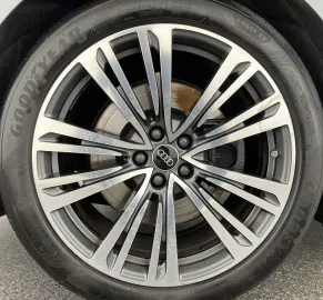 Car image 40