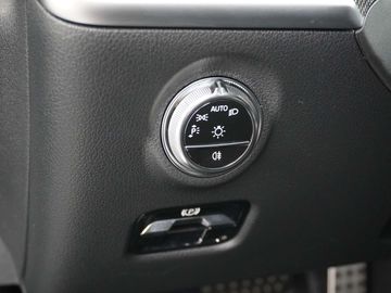 Car image 30