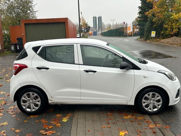 Hyundai i10 blue 49 kW image number 6