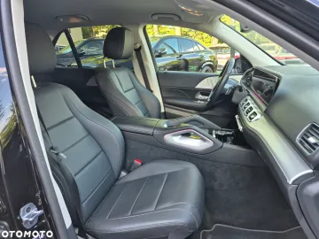 Car image 32