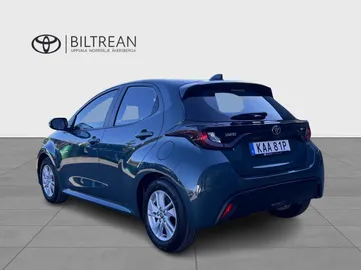 Car image 4