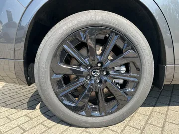 Car image 27