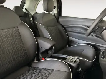 Car image 16
