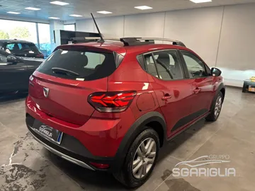 Car image 4