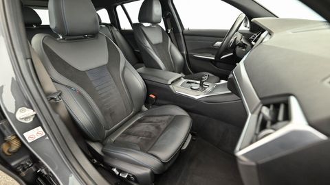 Car image 30