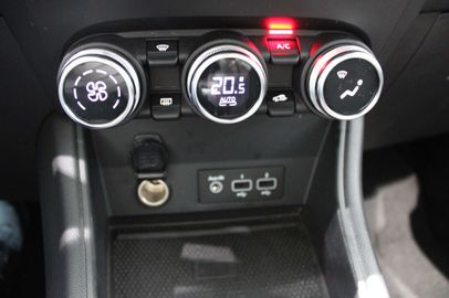 Car image 26