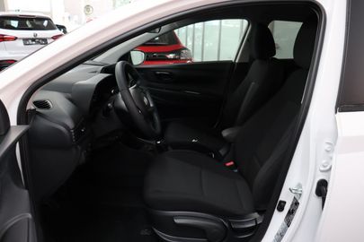 Car image 12