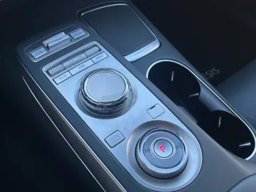Car image 34