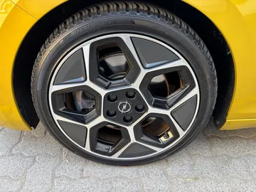 Car image 25