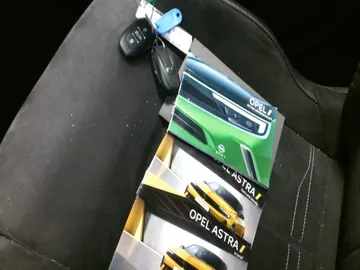 Car image 25