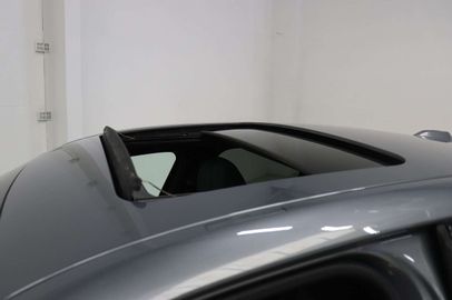 Car image 32