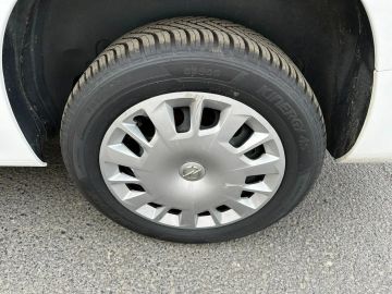 Car image 31