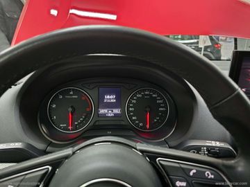 Car image 32