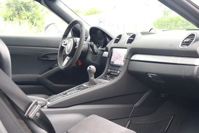 Car image 30