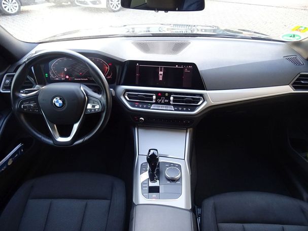 BMW 318i Touring Advantage 115 kW image number 10