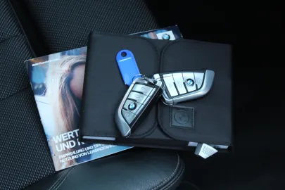 Car image 35