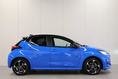 Car image 3