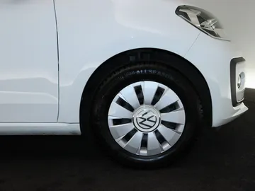 Car image 32