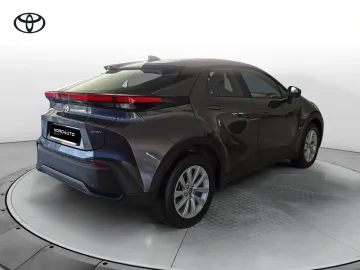 Car image 3