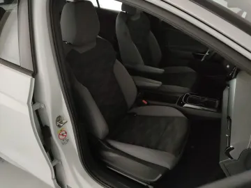 Car image 29