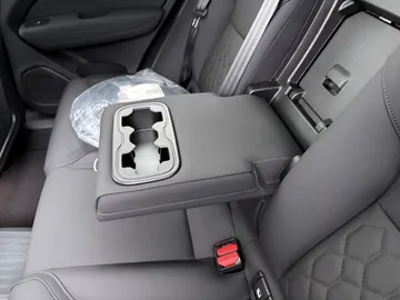 Car image 43