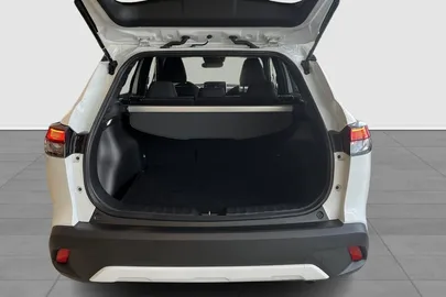 Car image 13
