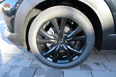 Car image 26