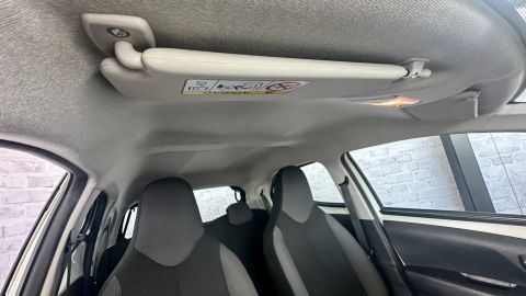 Car image 32