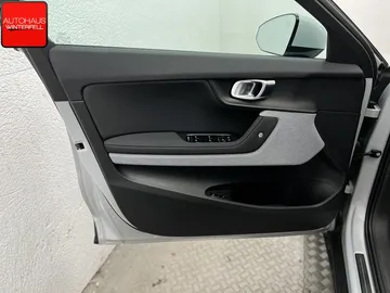 Car image 34