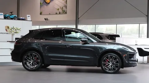Car image 4